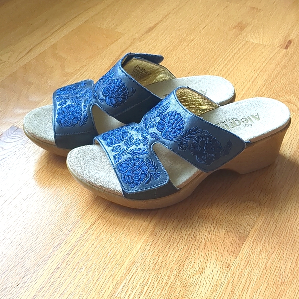 Alegria Linn Embroidered Boho Wedge Sandals LIN-647N Size 39 - NWOB Navy